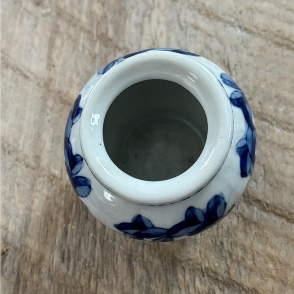 Set of Two Vintage Blue and White Oriental Porcelain Vases. 2” and 4” tall. #224 - Picture 9 of 11